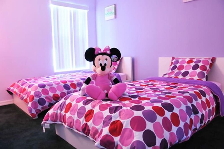 Room 10 of 18