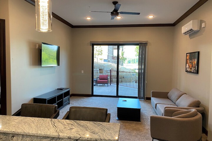 Room 52 of 148