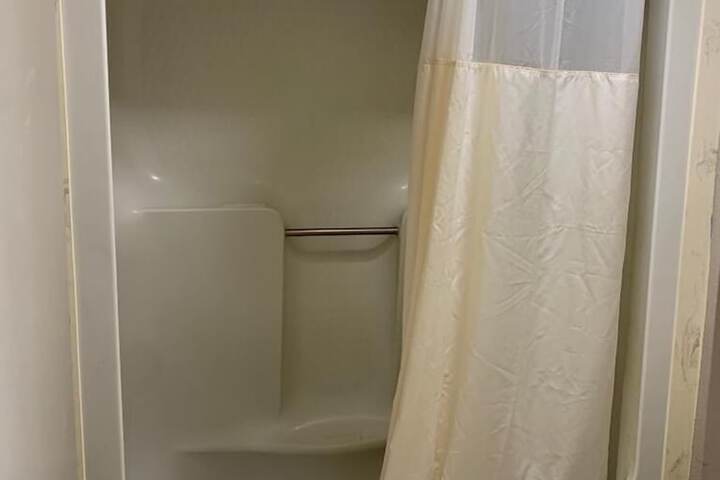 Room 13 of 16