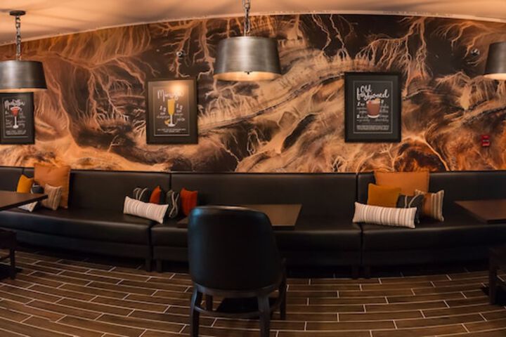 Lounge 90 of 98
