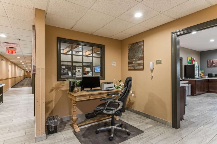Business Center 73 of 79