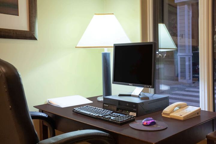 Business Center 21 of 21