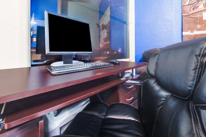 Business Center 15 of 15