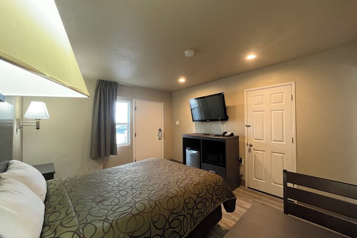Room 17 of 32