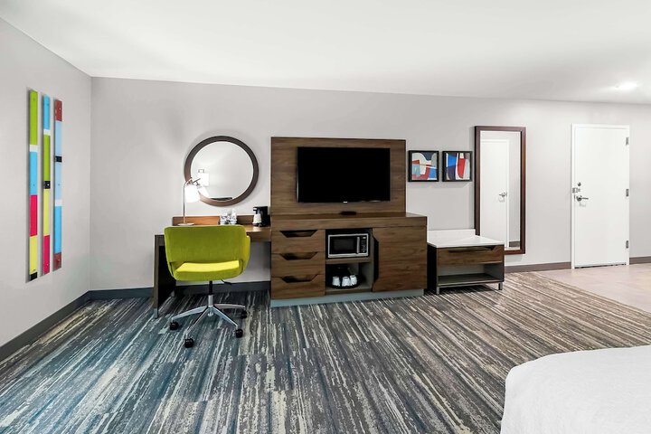 Room 9 of 39
