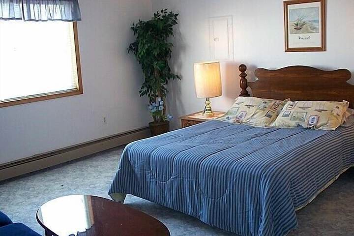 Room 9 of 32