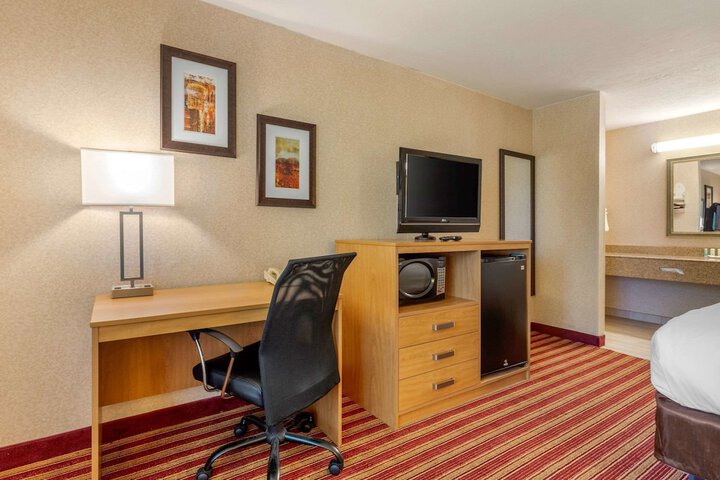 Quality Inn Exit 4