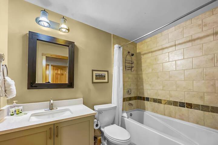 Luxury Remodeled Passage Point Condo - Short Walk to Lifts - Incredible View - PP403 by Redawning