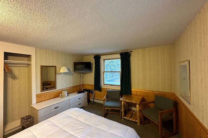 Room 4 of 7