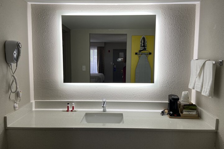 Room 13 of 25