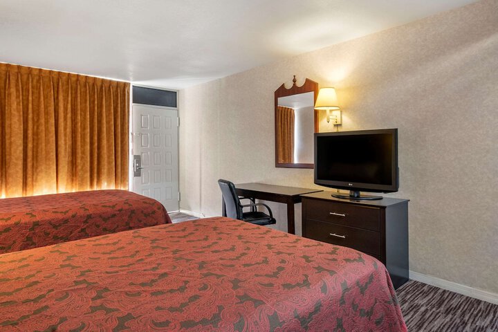 Room 16 of 28