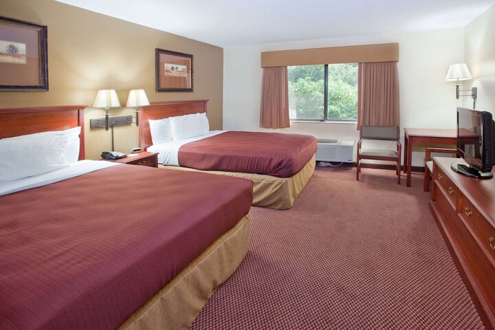 Room 9 of 14