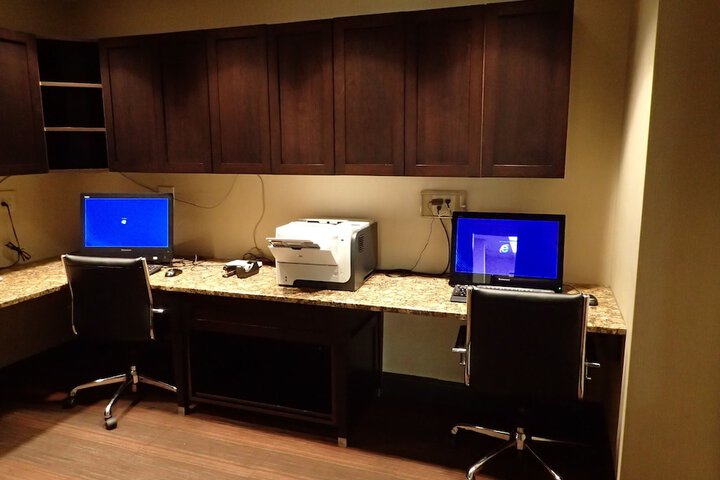 Business Center 94 of 97