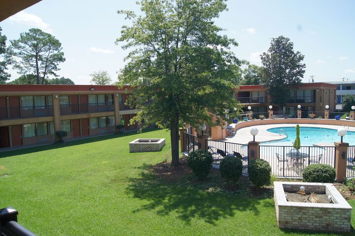 Hotel Exterior 104 of 110