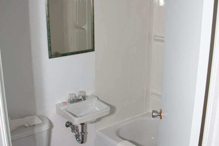 Room 28 of 102