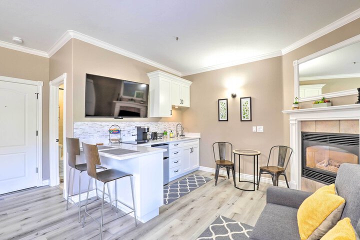 Peaceful Midway Studio w / Mountain + Golf Views!