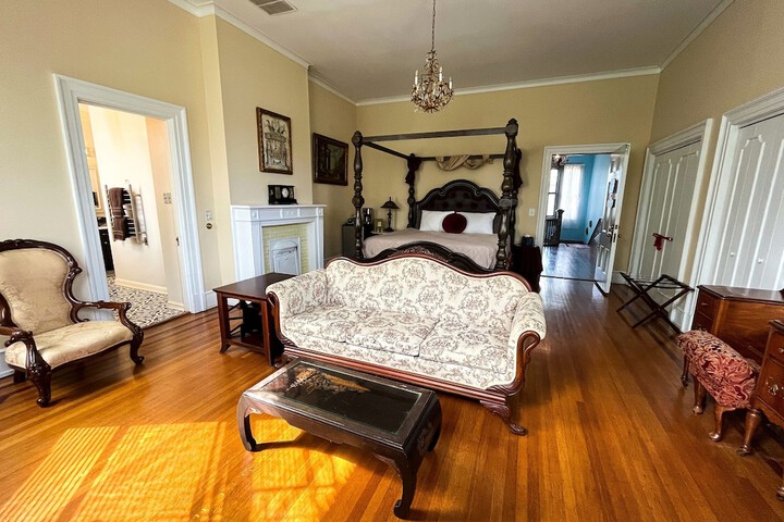 Room 9 of 38