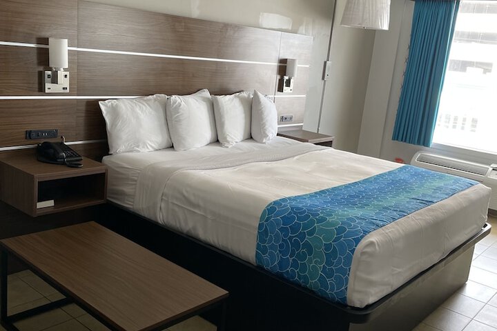 Room 27 of 51