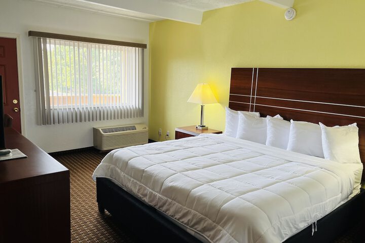 Room 3 of 7