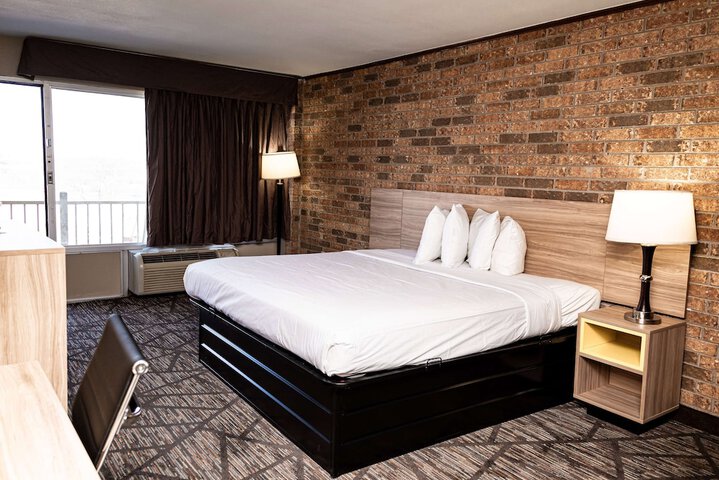 Room 9 of 10