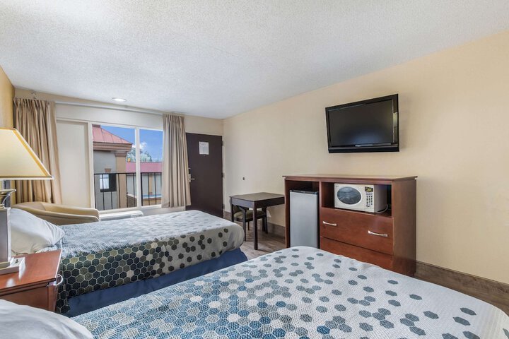 Room 25 of 43