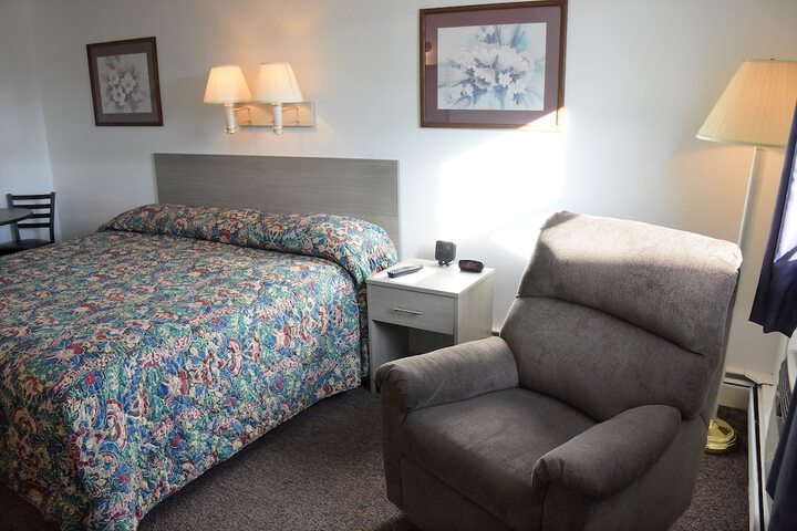 Room 8 of 18