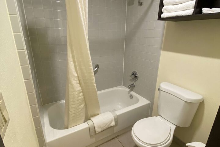 Room 12 of 37