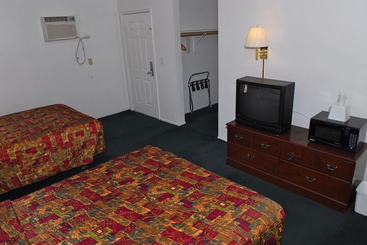 Room 25 of 34