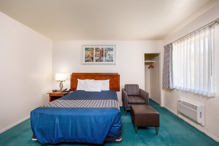 Room 11 of 33