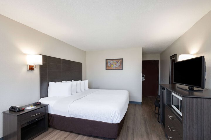 Days Inn by Wyndham Somerset PA I-70 I-76