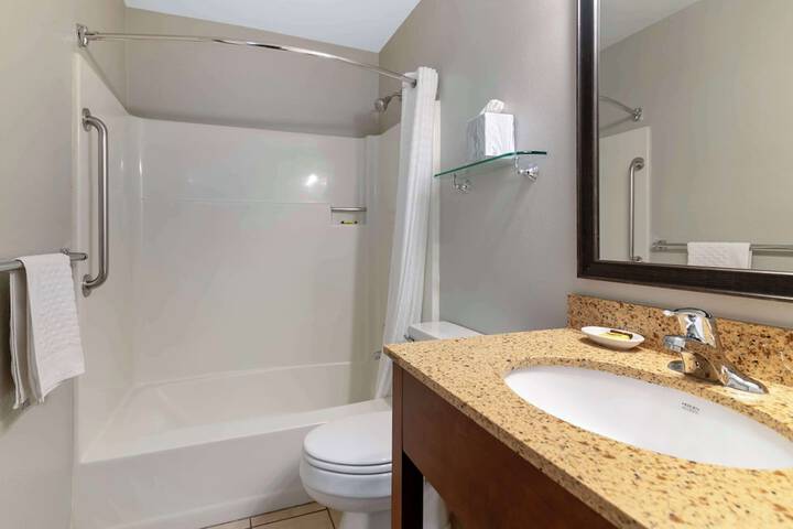 Best Western Plus Windjammer Inn & Conference Center