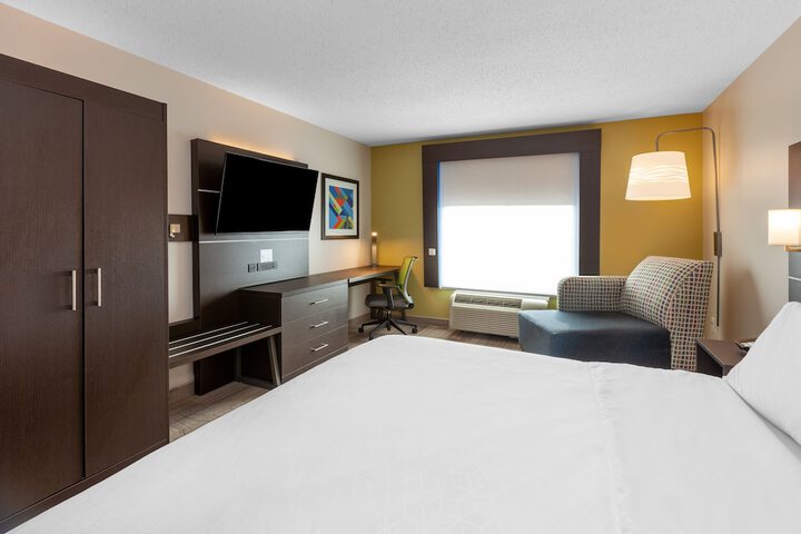 Room 34 of 65