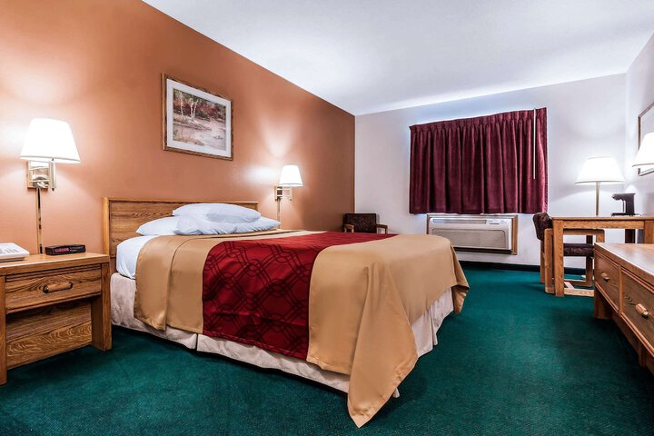 Room 9 of 35