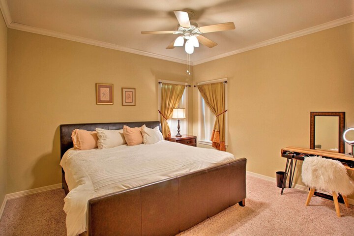 Spacious Stallion Lake Ranch Home w / Patio