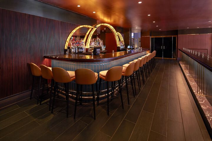 Lounge 65 of 75