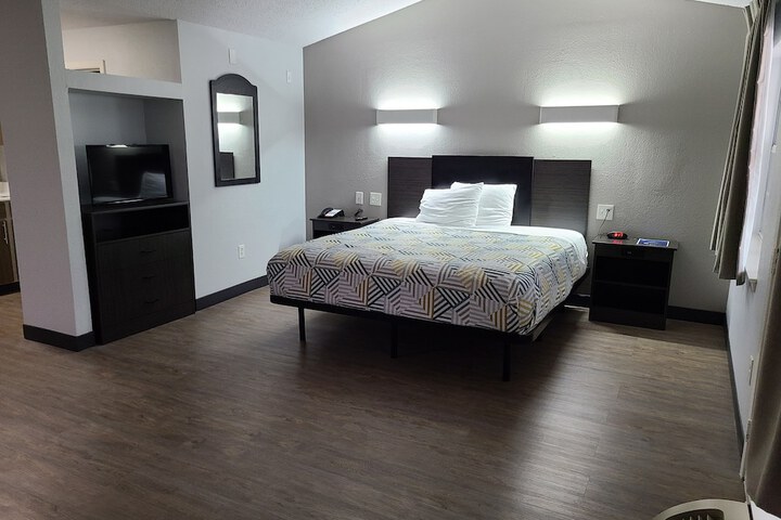 Room 33 of 45