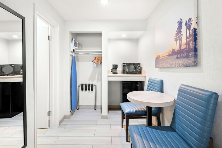 Room 5 of 42