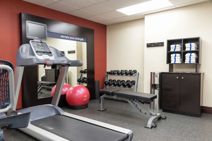 Hampton Inn & Suites Cleveland-Airport / Middleburg Heights