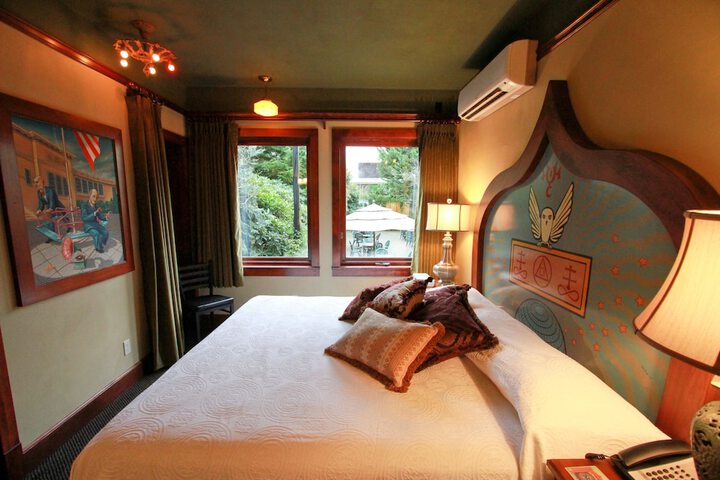 Room 27 of 74