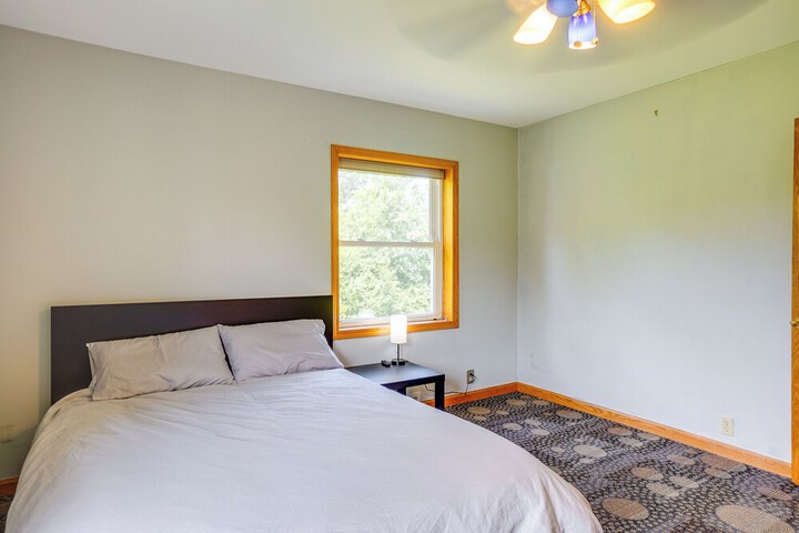 Pet-friendly New Berlin Retreat w / Patio & Yard!