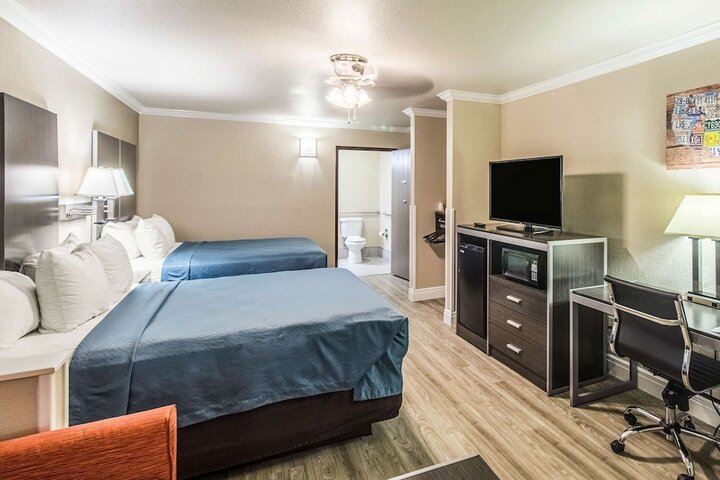 Room 32 of 38