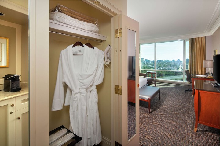 Room 53 of 165