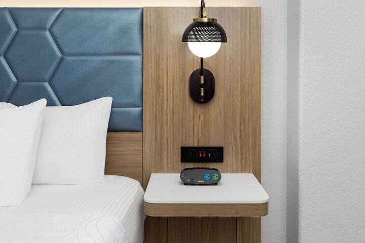 Room 32 of 47