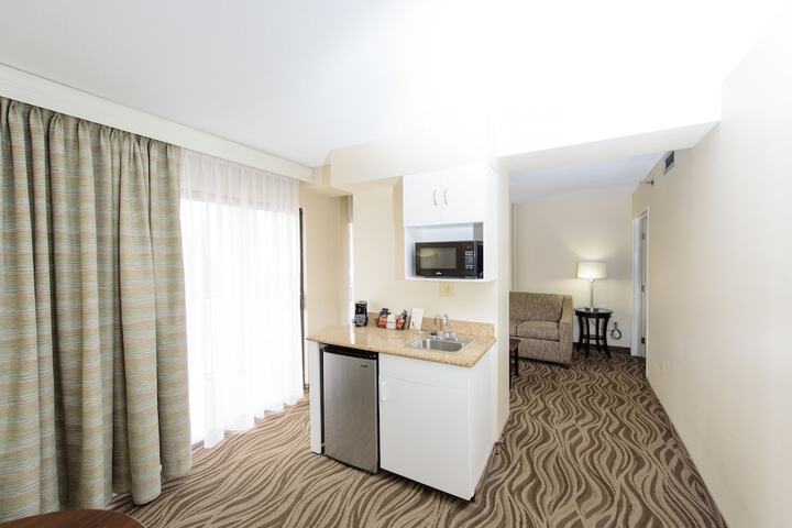 The Breakers Hotel & Suites