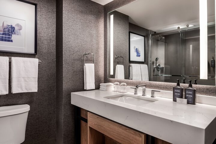 Sheraton Gateway Hotel in Toronto International Airport