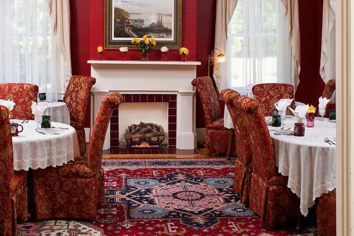 Dining 40 of 57