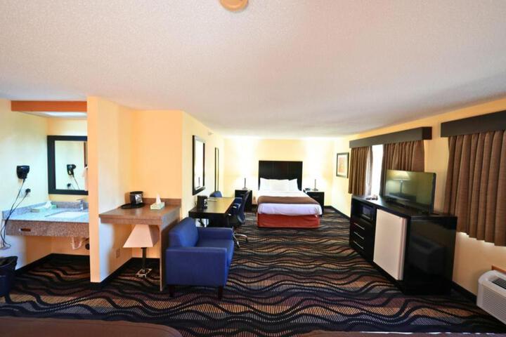 Rock Island Inn & Suites Streator IL
