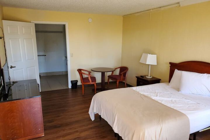 Room 13 of 17