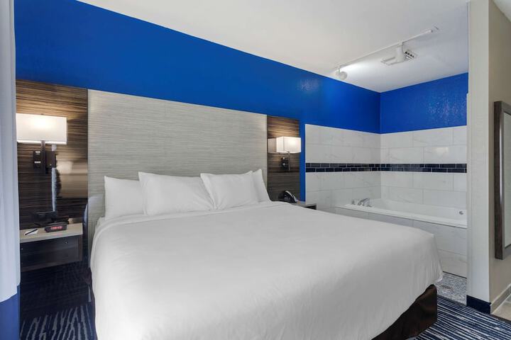 Room 13 of 34
