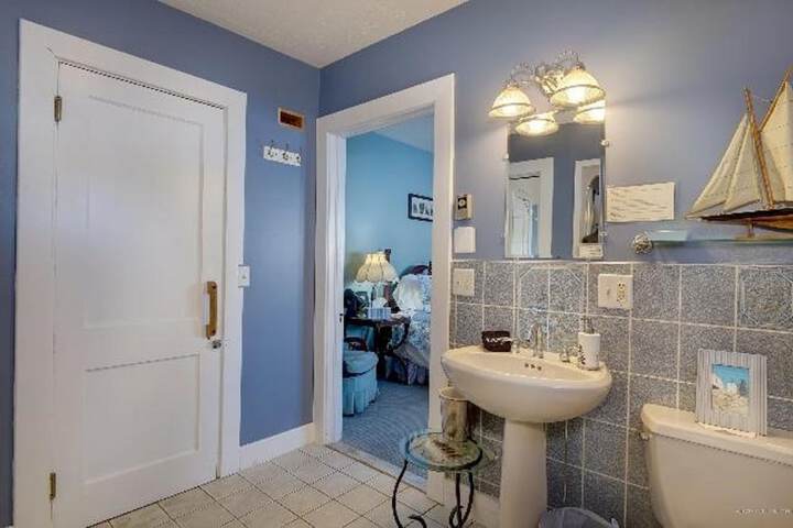 Room 14 of 36